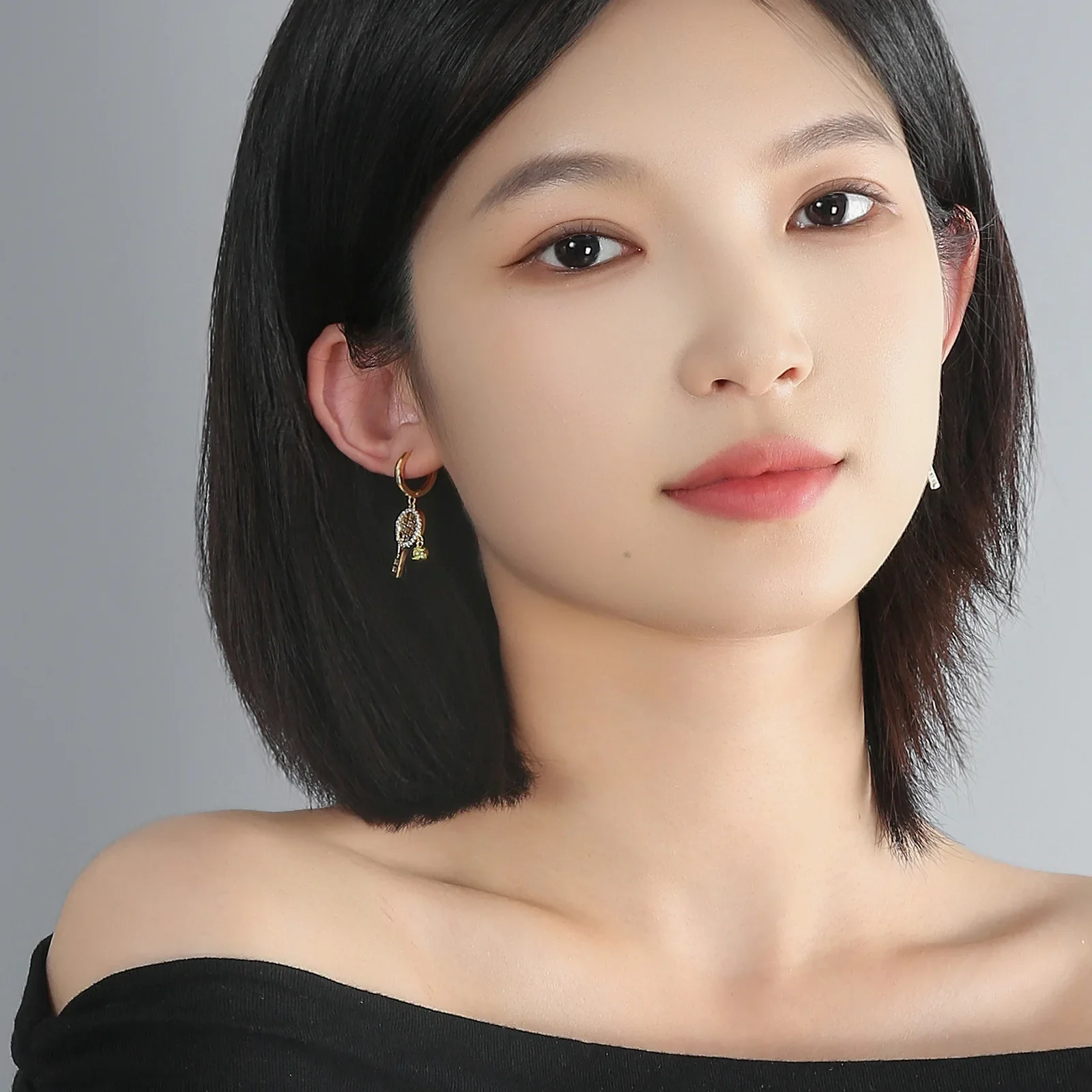 الرياضة تصميم مضرب التنس الأصفاد الأذن الأقراط السيدات العصرية أنيقة شخصية تخفيف OL مجوهرات الأذن كليب