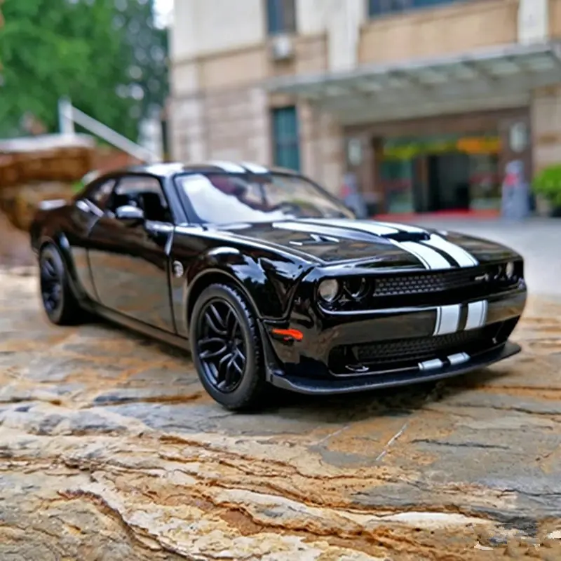 

1:24 Dodge Challenger SRT Hellcat Alloy Modified Racing Car Model Diecasts Metal Sports Car Model Sound and Light Kids Toys Gift