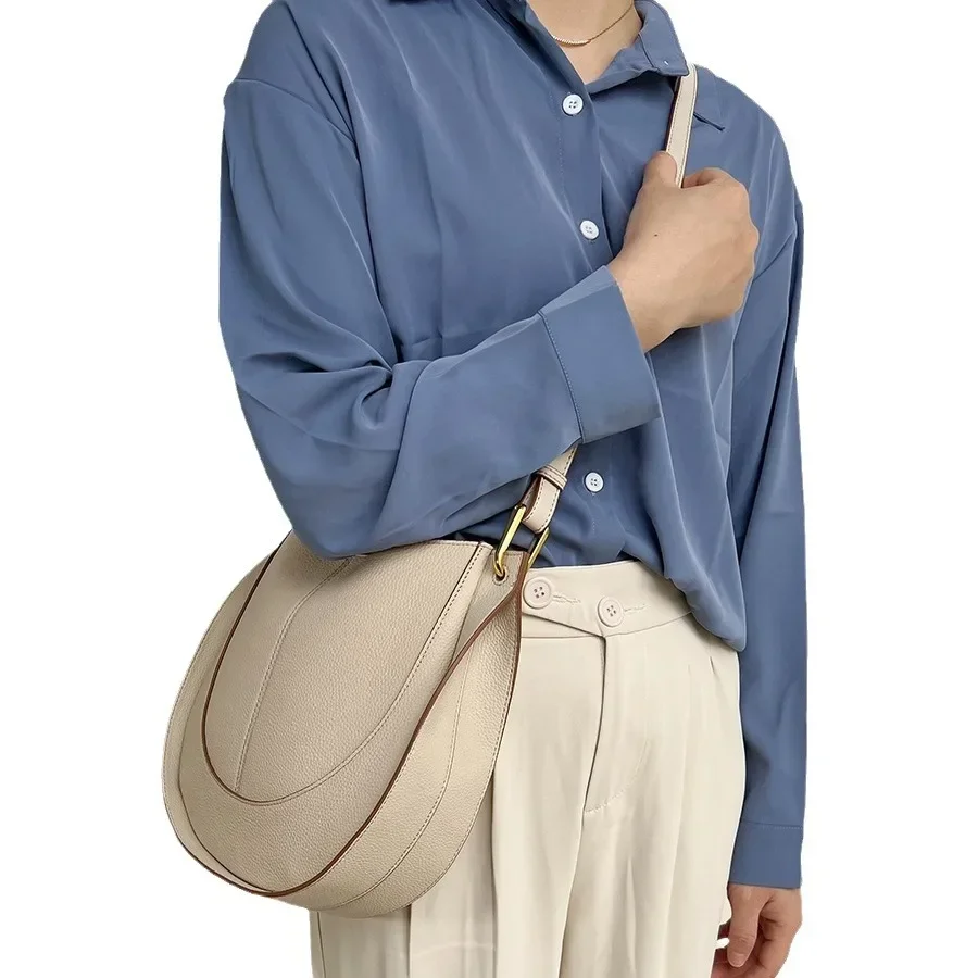 2024 الربيع الصيف المرأة الجلود الناعمة المتخصصة الفاخرة حقائب كروسبودي جديد عصري السرج حقيبة سعة كبيرة الكتف دلو حقيبة