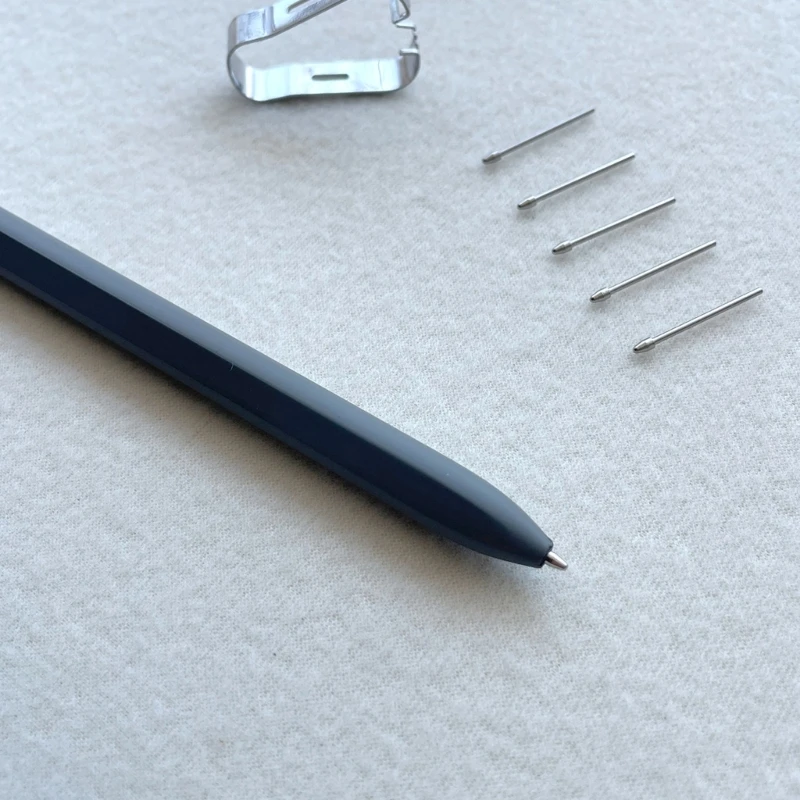 แกนปากกาโลหะทรงกรวยสีเงินพร้อมคลิปหนีบสำหรับสไตลัสเขียนอาลักษณ์ที่โดดเด่น