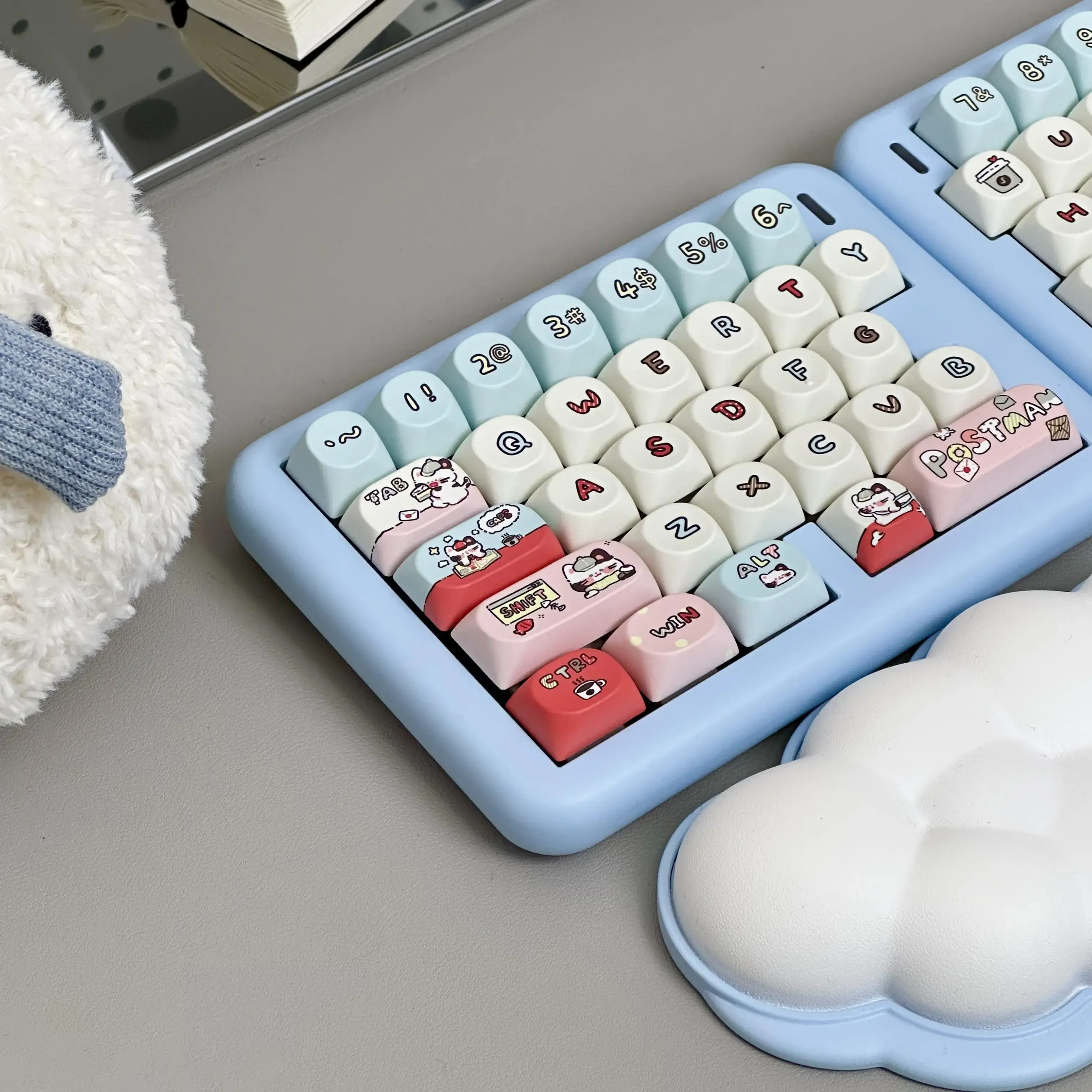 Original design mail carrier kitten keycap SO height cute pbt five-sided sublimation keycap