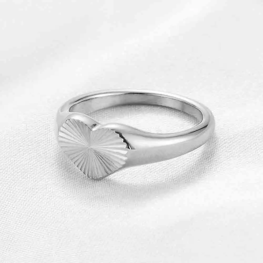 Vintage 9MM Heart-shaped Striped Stainless Steel Ring For Women Simple Fashion Gold color Rings Aesthetic Wedding Jewelry Gift