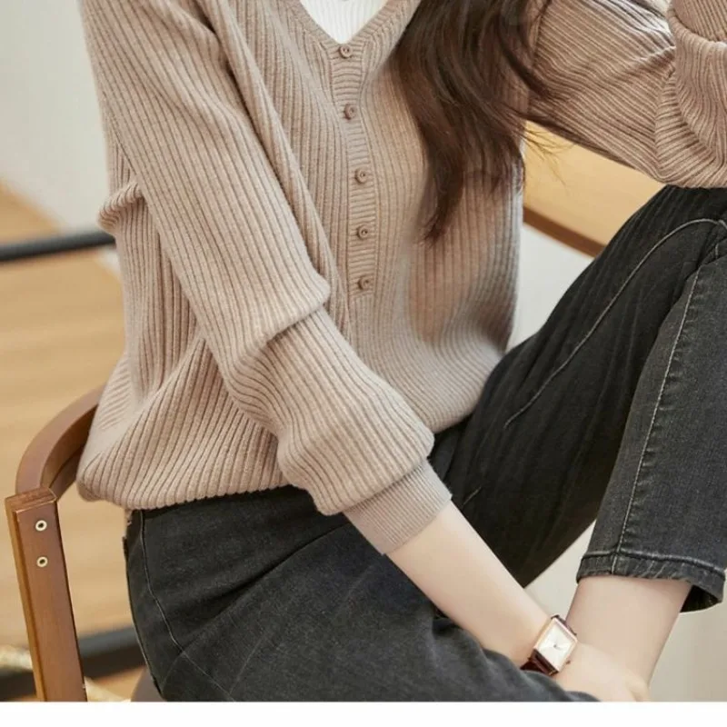 Autumn and Winter Women\'s Solid Color Pullover V-Neck Fake Two Piece Button Slim Fit Long Sleeve Sweater Fashion Elegant Tops