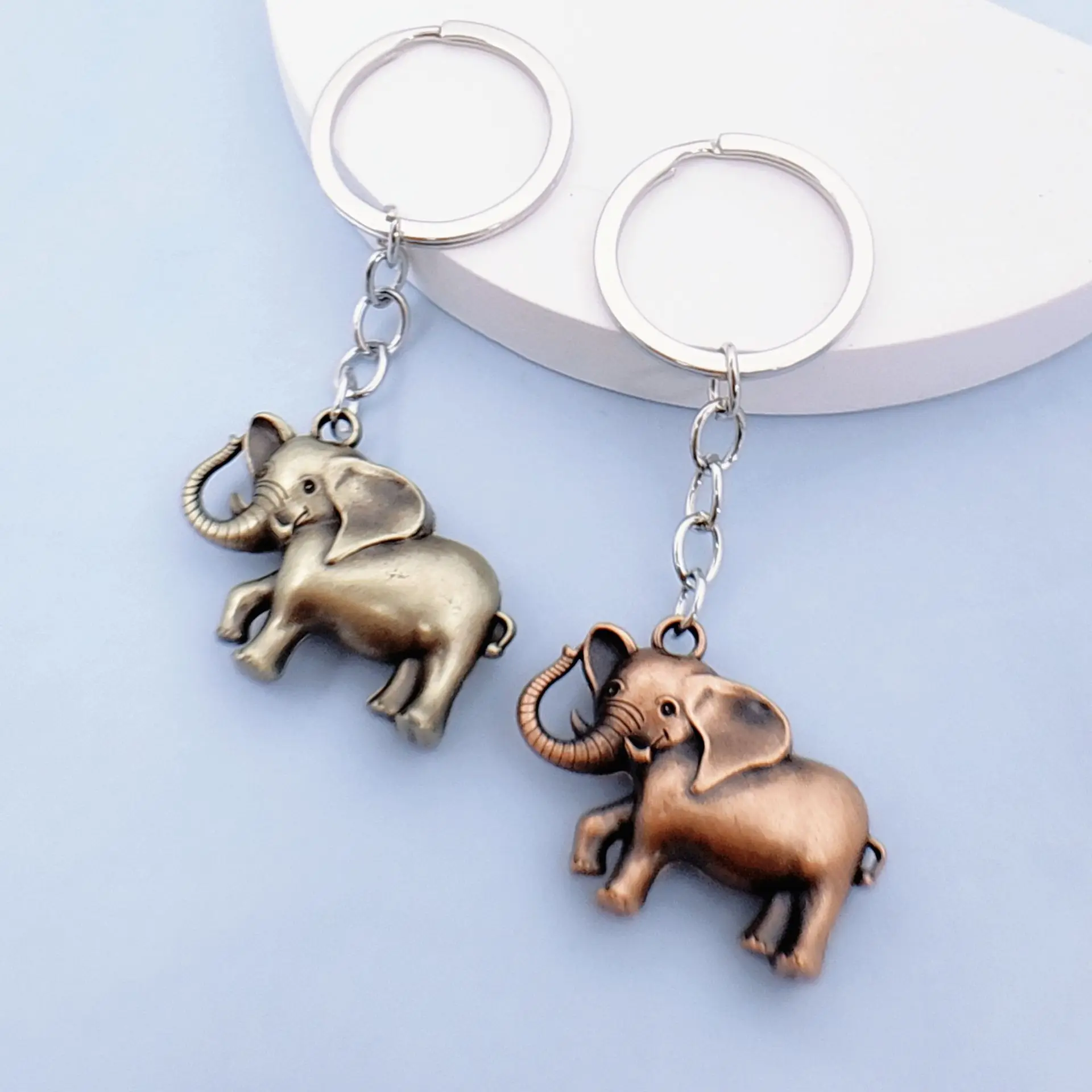 Hot Selling Retro Animal Elephant Key Chain Car For Friends Gift Backpack Hanging Decoration Lovers Day Gift For Man Women K7106