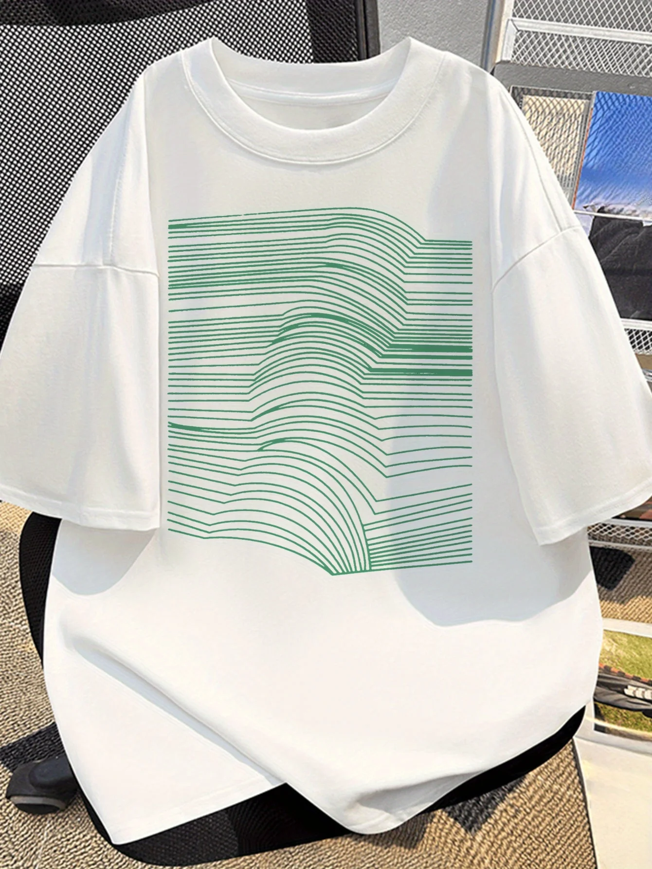 Personalized Line Printed T-shirt for Men and Women Casual Fashion Trend Simple Short Sleeved Personalized Retro Top T-shirt
