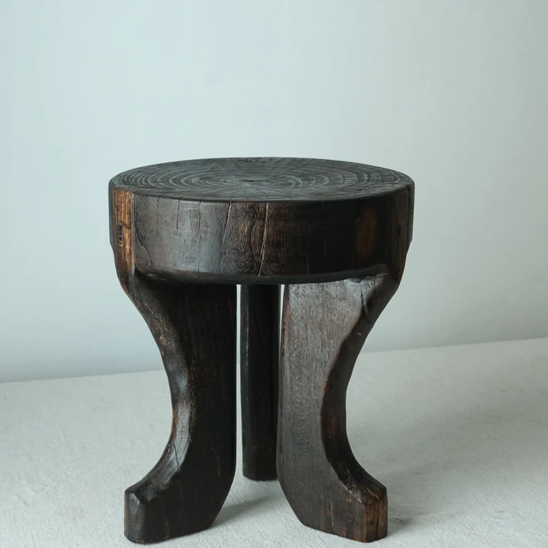 

Coffee table, few corners, three legs, wooden stool, B & B hotel, solid wooden stakes, black soft decoration, retro style