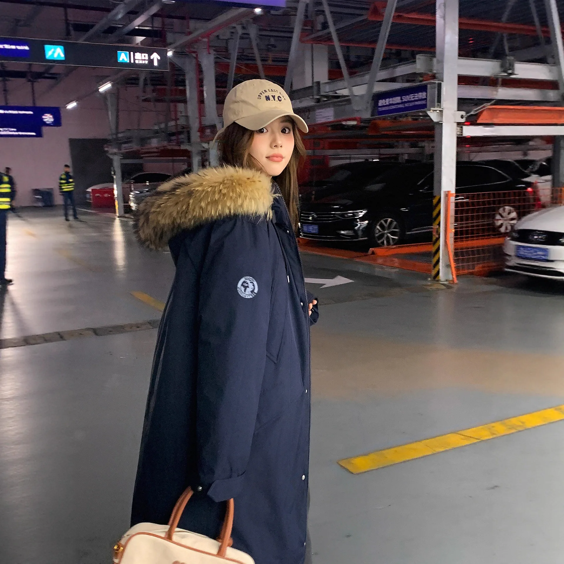 

Academy Style Long Length Coat in Dark Blue with Large Fur Collar for Women Thickened Cotton Jacket Winter Outerwear