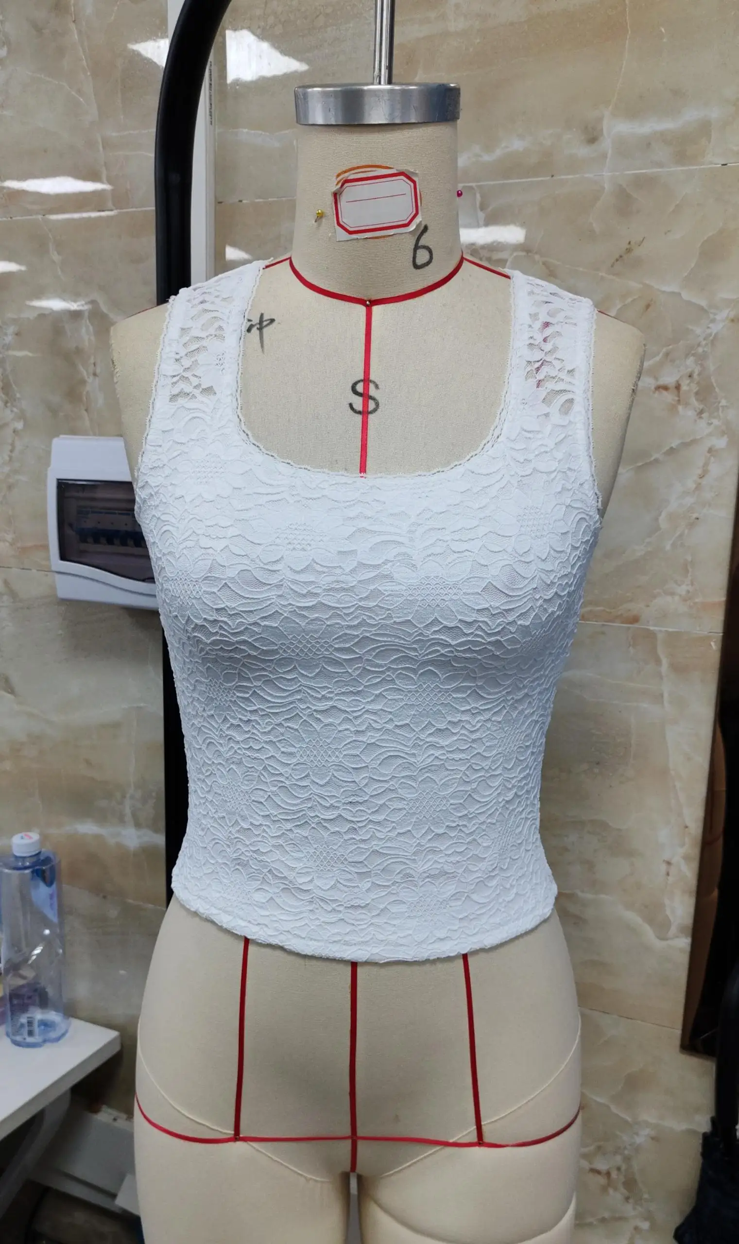Women's Lace Tank Tops Sleeveless Square Neck Solid Color Slim Fit Tops Casual Summer Shirts