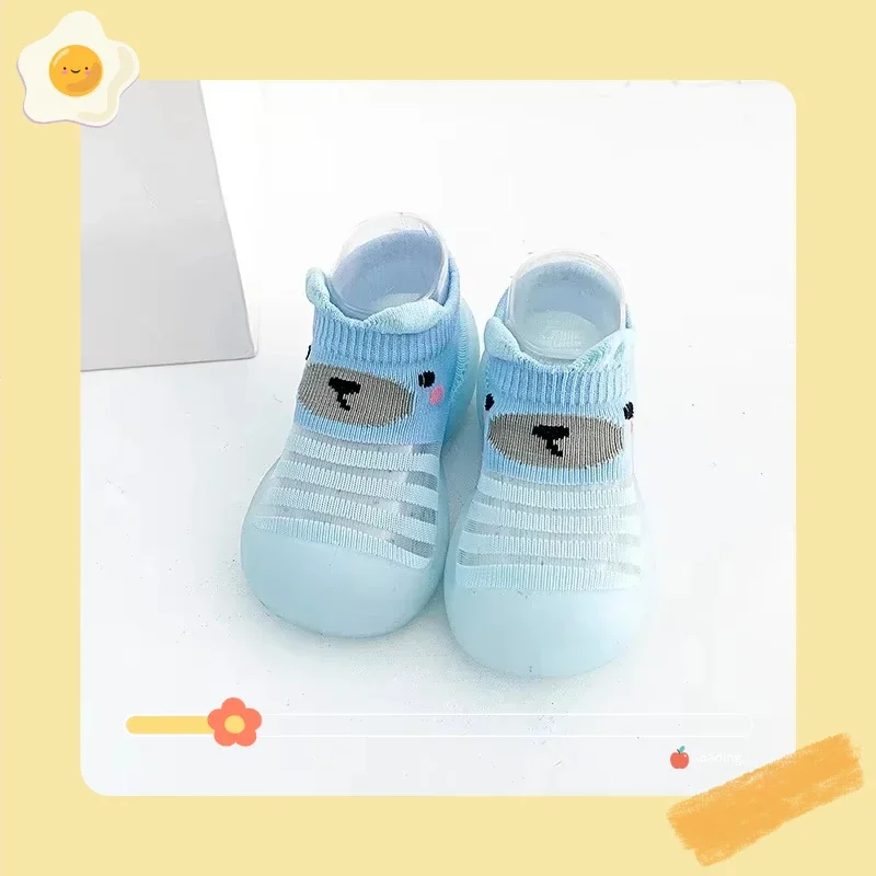 Sepatu Bayi Dalam Ruangan Gaya Klasik Stoking Bersirkulasi Pola Beruang Sepatu Balita Bayi Musim Semi dan Musim Panas Sol Lembut Anti-selip