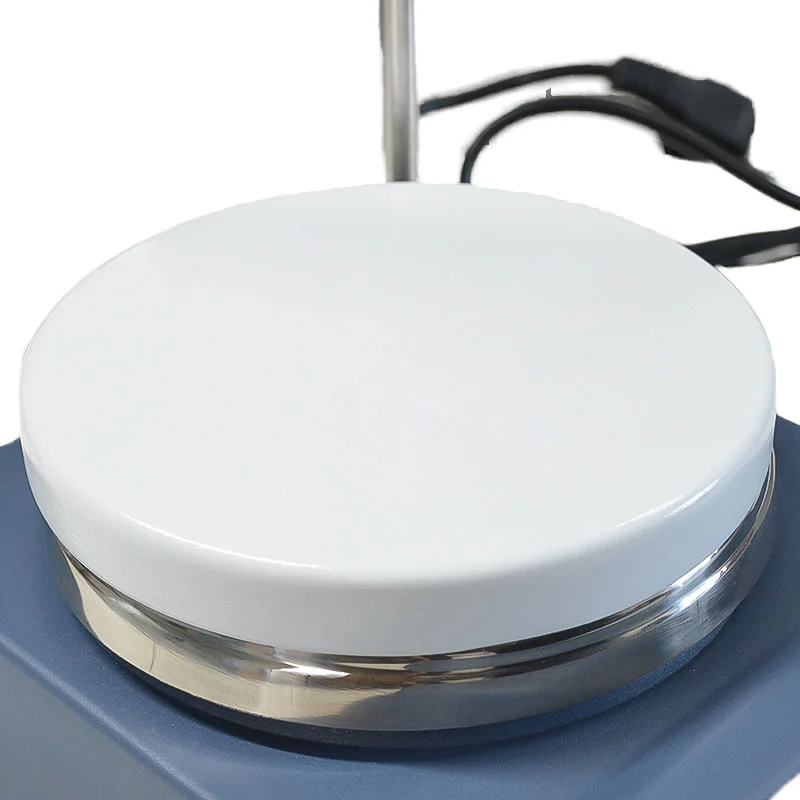 จอแสดงผลดิจิตอล 2000 รอบต่อนาทีกันน้ำ IP42 เครื่องทำความร้อนในห้องปฏิบัติการเครื่องกวนแม่เหล็ก 300 ° ซี