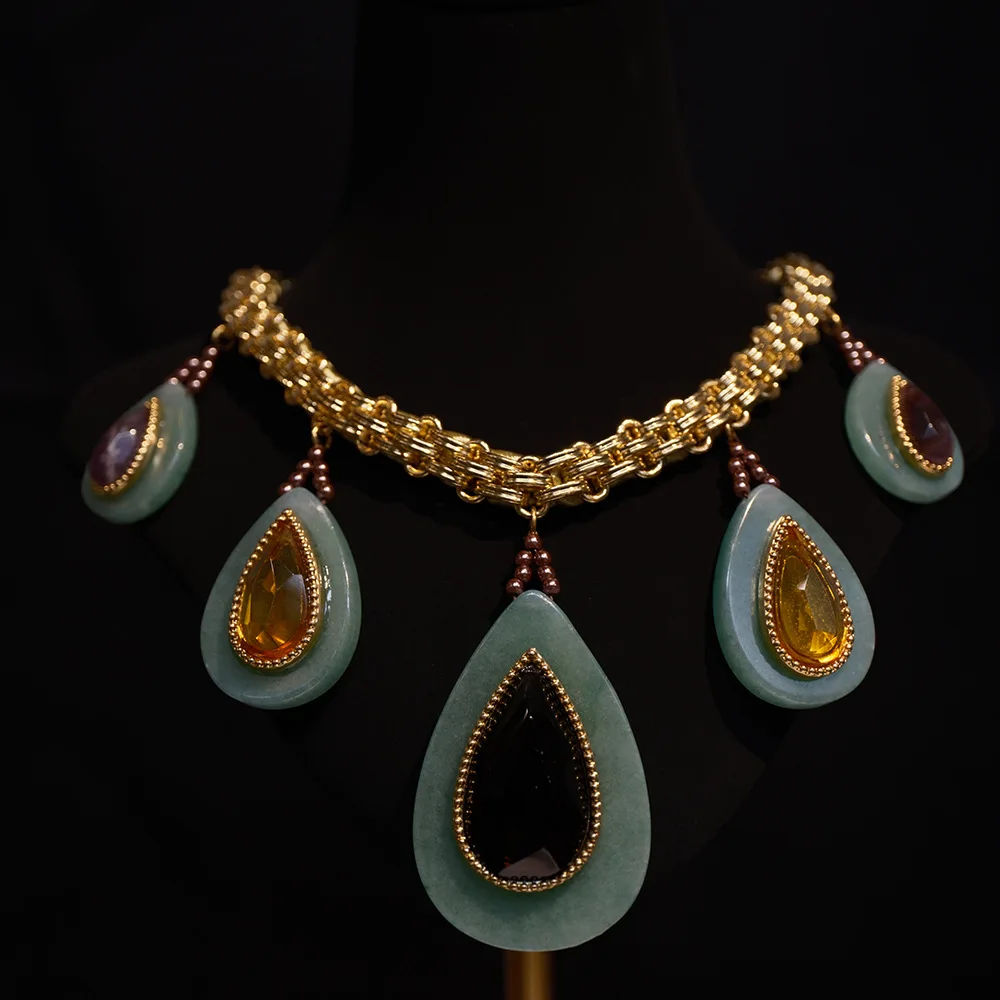 

Europe Retro Natural Stone Water Droplet Emerald Green Luxury Necklace Woman Statement Top Quality Jewelry Trend