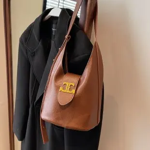 حقيبة حمل نسائية ذات سعة كبيرة - حقيبة كتف فاخرة بنمط عتيق مع حقيبة كتف ذات جودة عالية