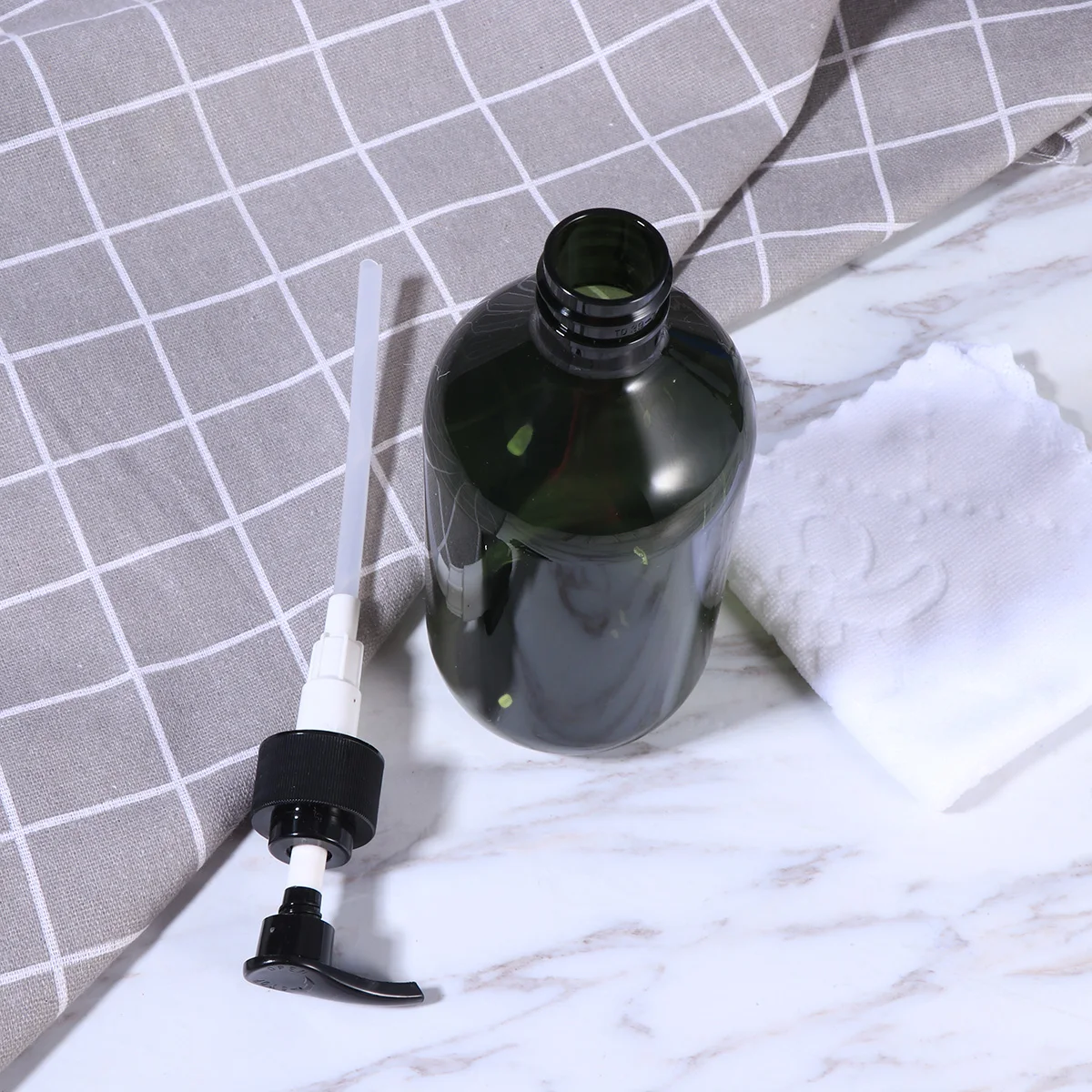 

2Pcs 500ml Pump Bottles Hard Plastic Refillable Lotion Dispenser Shower Gel Hand Soap Empty Shampoo Container Drip Free