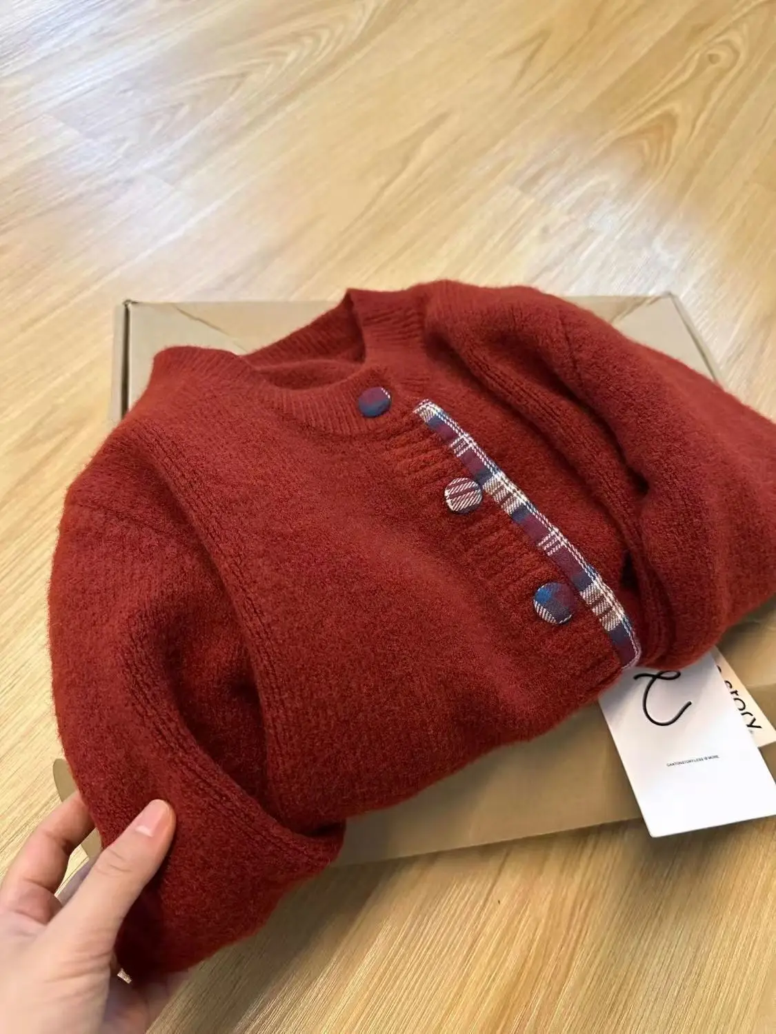 Maglione lavorato a maglia in due pezzi finto cardigan con pannello scozzese casual ampio stile coreano per l'autunno e l'inverno