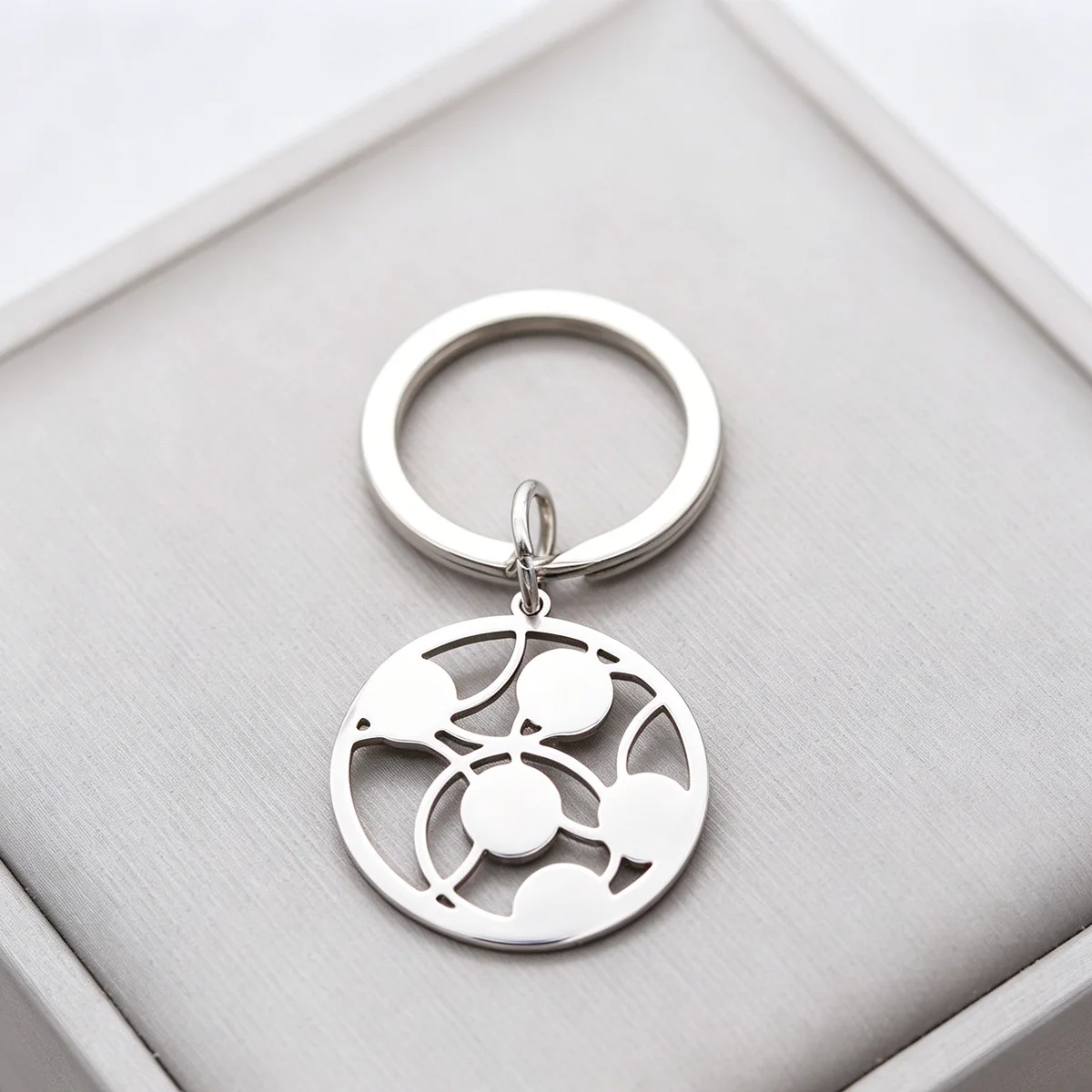 Fashion Five Carbon Atom Structure Round Pendant Keychain For Men Women Stainless Steel Chemistry Symbol Key Chains Keyring Punk