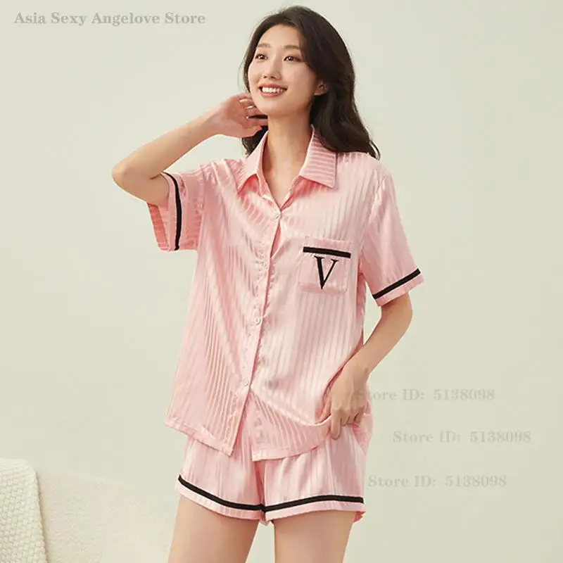 طقم بيجامات جديد لربيع وصيف ملابس نوم مخططة باللون الوردي بأكمام قصيرة بدلة بيجامات من الحرير الجليدي والساتان ملابس منزلية