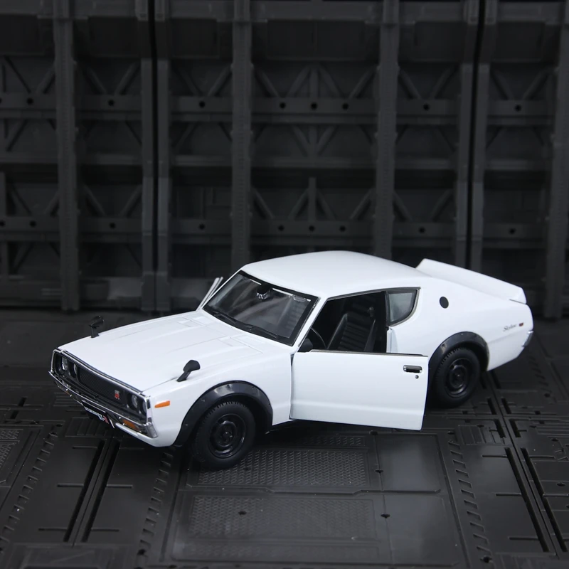 Maisto 1:24 simulatie 1973 Nissan Skyline 2000GT-R legering automodel statische ornamentcollectie, deur kan worden geopend