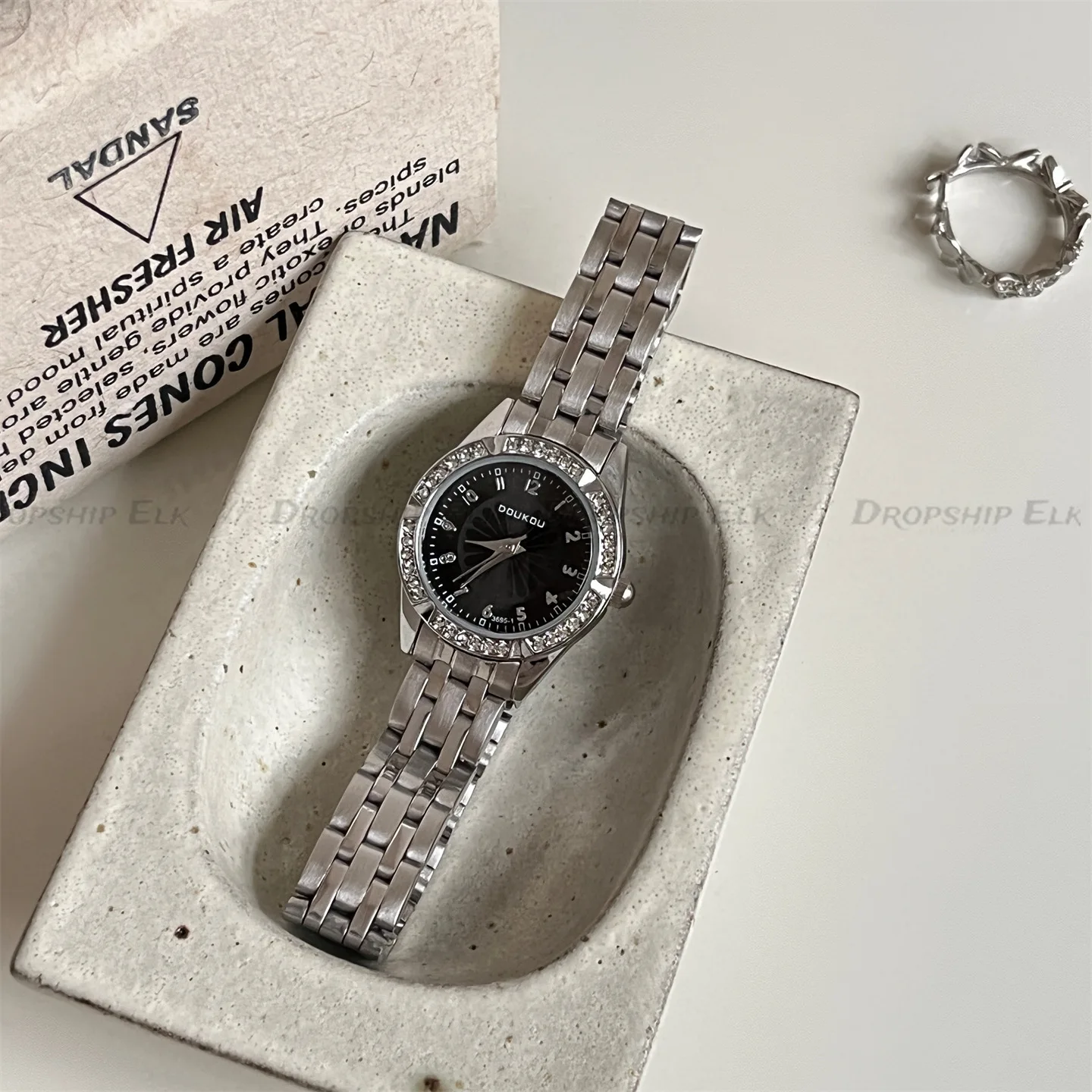Reloj de cuarzo para mujer adornado con diamantes de imitación, artesanía exquisita de lujo, elegante aleación redonda para moda, informal y de negocios