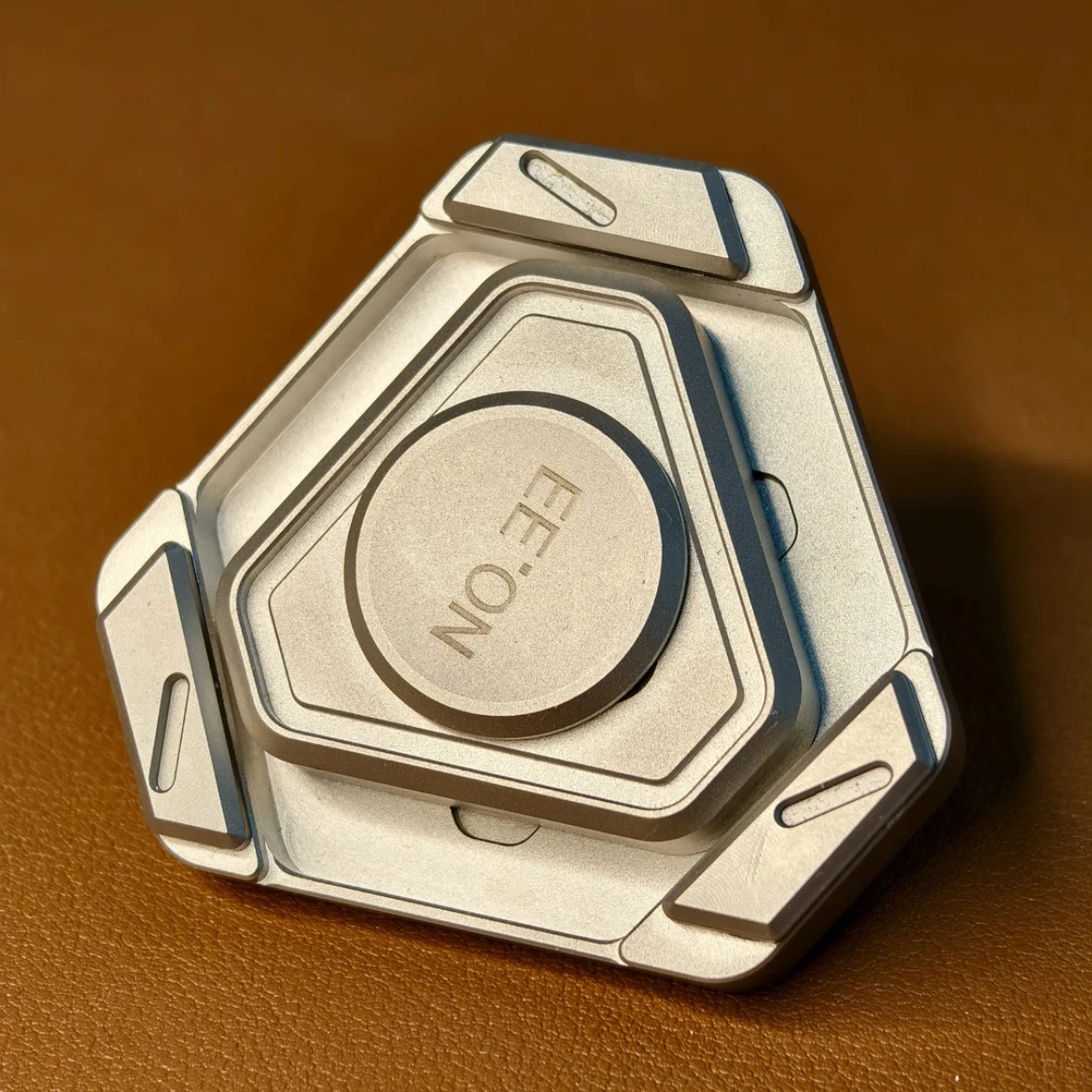 NO.33 ハートオブスチール EDC リンケージフィジェットスピナーおもちゃステンレス鋼抗ストレス感覚そわそわおもちゃ