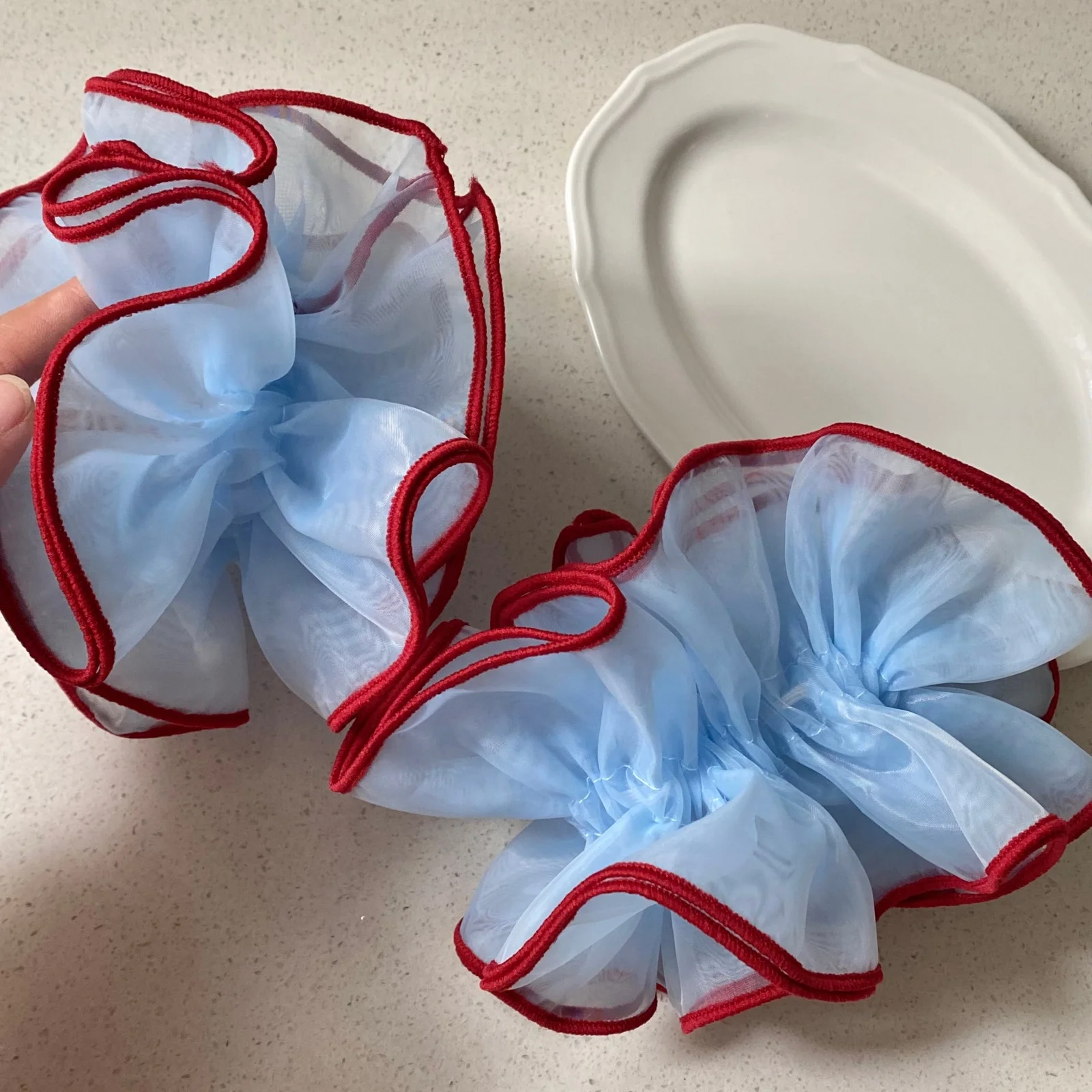 Sommerfrische Blaue 4-Lagige Haargummis aus Garn, Weinrote Kontrastfarbene Haarbänder, Elegante Japanisch-Koreanische Dutt-Haarspangen – Detail 3