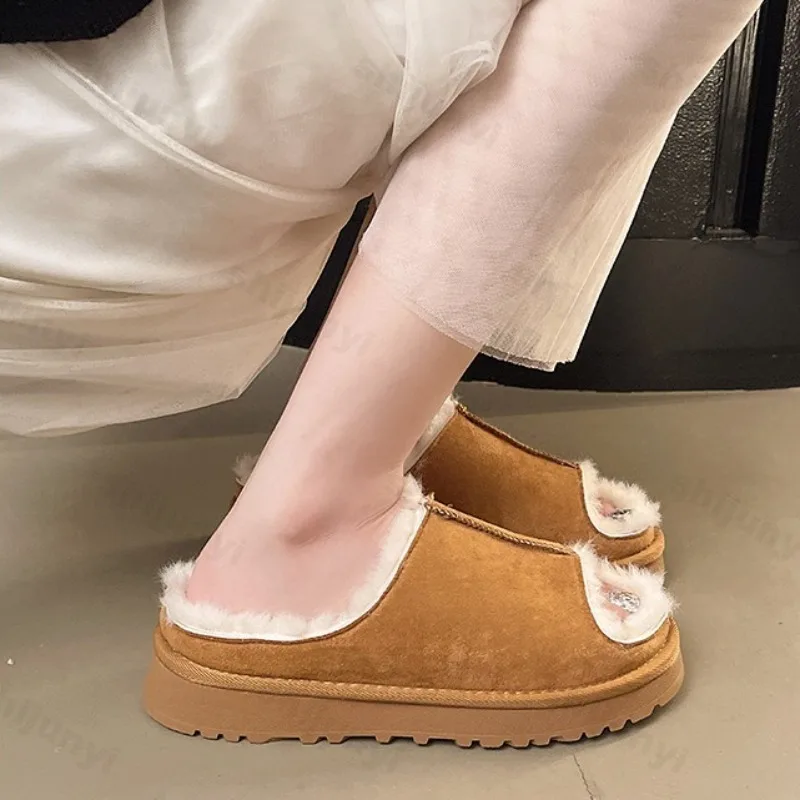 

2025 зимние однотонные теплые тапочки в стиле ретро на толстой подошве для женщин, модные универсальные удобные плюшевые хлопковые тапочки с открытым носком