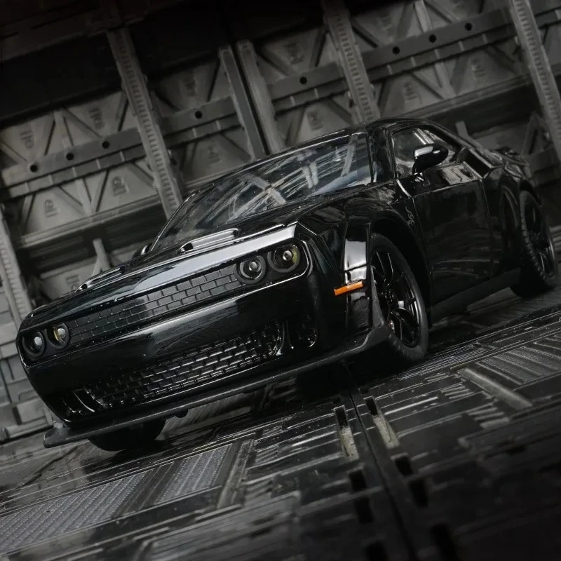 Für 1:24 Simulation von Dodge Hellcat Legierungs-Sportwagenmodell, Türen und Motorhaubenkoffer können für die Kinderspielzeugkollektion geöffnet werden