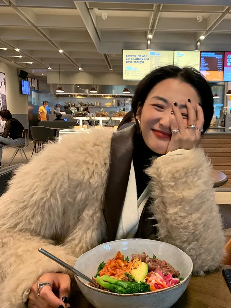 

Young Women's Lamb Fur Coat 2025 New Style Splicing Warmth Daily Wear Non Detachable Design Korean Version Loose Fit