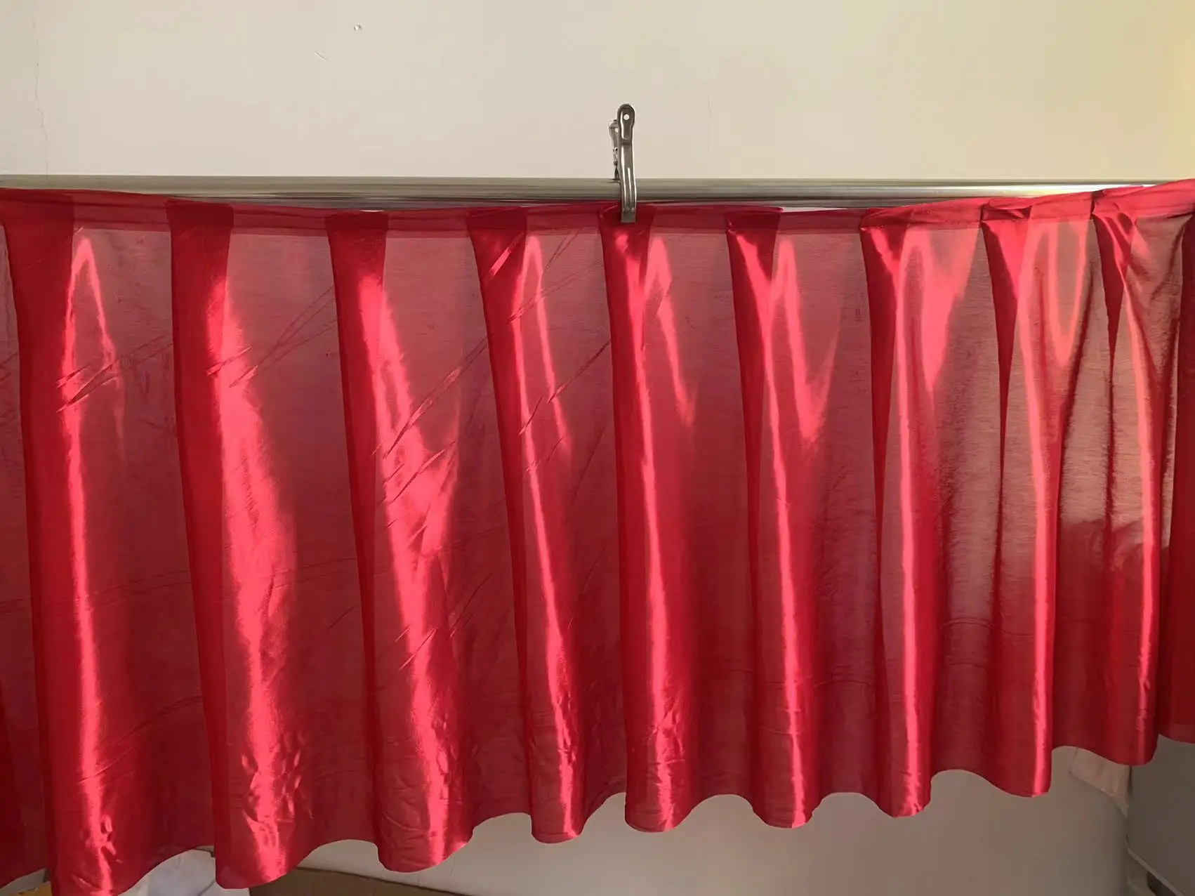 With 9 Clips Table Skirts Wedding Table Skirt Tablecloth Table Cover Wedding Stage White Ice Silk Table Skirting Decor