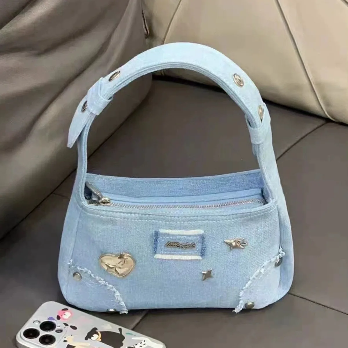 

Джинсовая квадратная сумка с металлическими звездами, винтажный кошелек под мышками 2025 года, пригородная сумка в стиле ретро Токийские Мстители