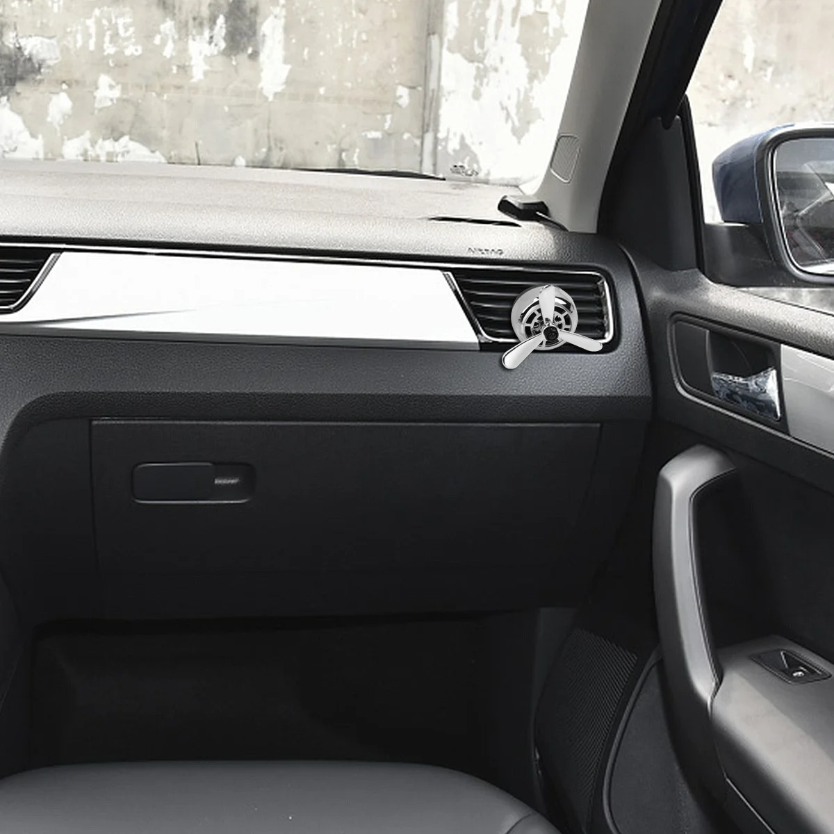 

3Pcs Car Aromatherapy Air Outlet Decoration Zinc Alloy Silver Stylish Car Purifier Vent Clip for Fresh and Relaxed Driving