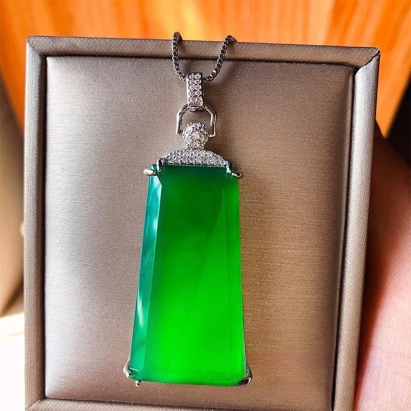 

Natural Chalcedony No Matter Brand Pendant, Fashionable Versatile and Simple