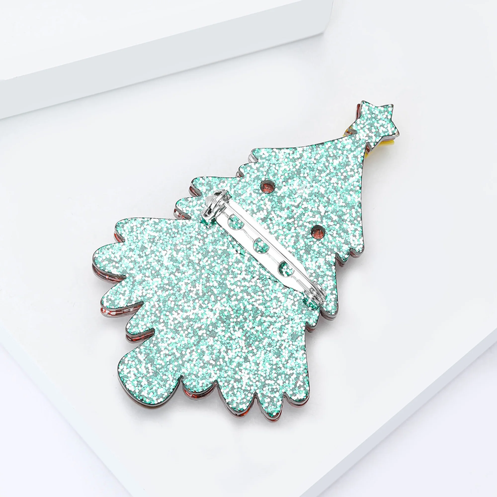 دبابيس شجرة عيد الميلاد الأكريليك الكلاسيكية لعيد الميلاد للنساء دبوس نبات اللؤلؤ هدايا السنة الجديدة إكسسوارات تزيين المجوهرات #4