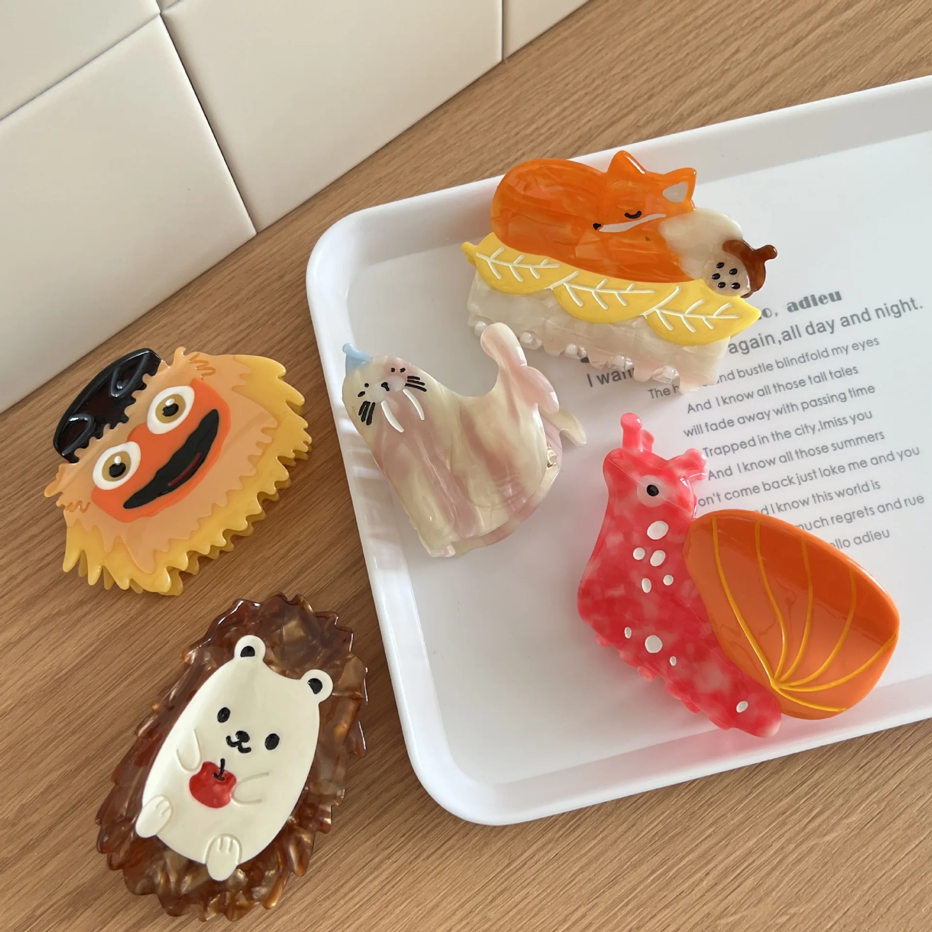 

Cartoon Animals Acetate Hair Claw Clips Cute Hedgehog Plate Hairpin Texture Splicing Snail Shark Clip Pet Headgear Accessories