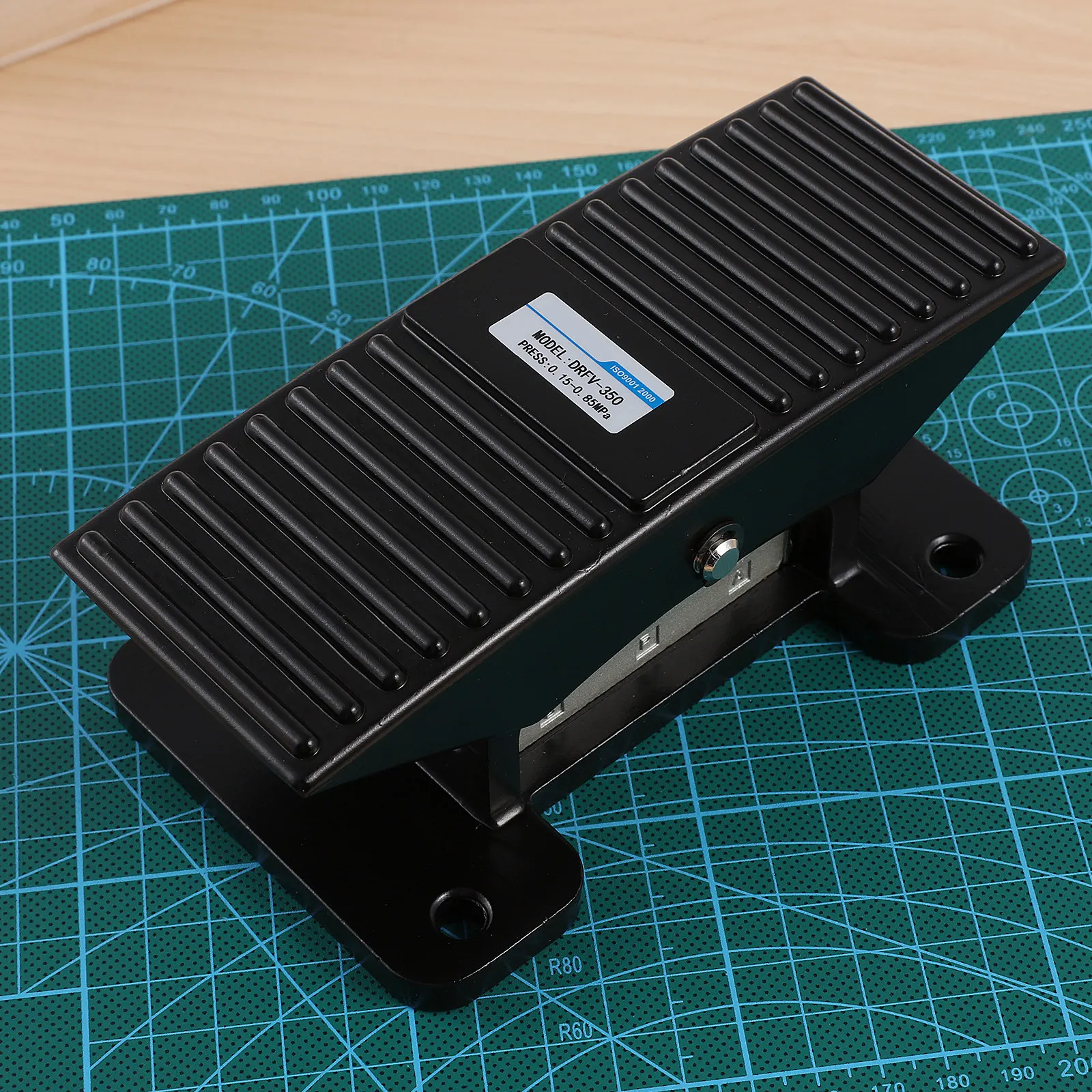 Detalle 4 de Electroválvula Momentary Foot Pedal Valve Zinc Alloy Housing Non Slip Textured Surface Hands Free Machine Tool Control Pneumatic Foot Air Pedal Neumática