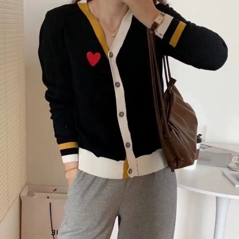 

High Quality New Women's Clothing Autumn Top Fashion V-neck Love Embroidery Color Matching Knitted Cardigan Coat