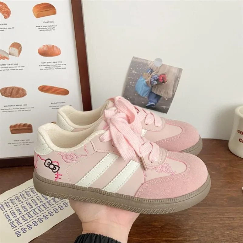 

Retro casual sports board shoes Autumn and winter 2025 women's versatile small white shoes Pink cute moral training shoes