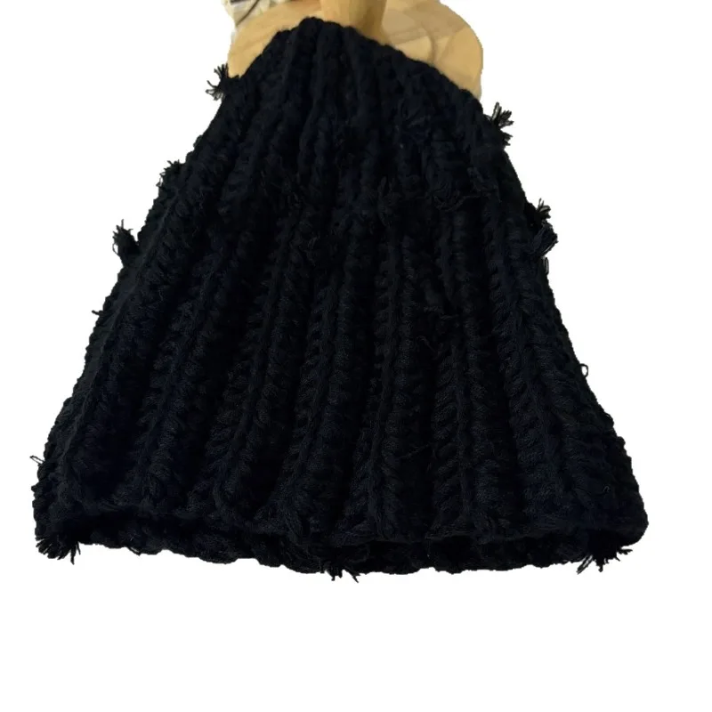 Winterwarme, personalisierte, handgestrickte, bunt gestreifte Strickmütze, modische Quasten-Ohrschutz-Beaniemütze für Damen – Detail 6