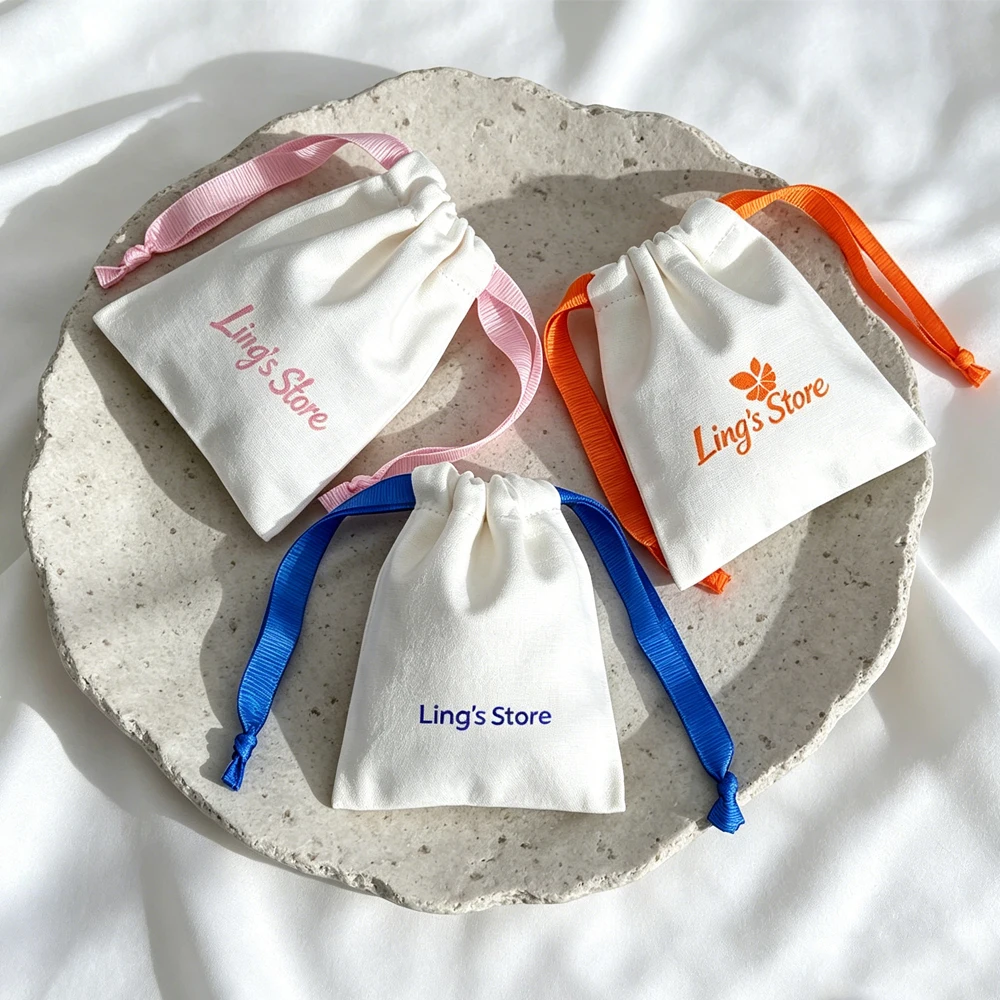 100 Stück Großhandel Personalisierte Logo-Schmuckbeutel aus Baumwolle, Weiße Leinen-Musselin-Beutel für Ringe, Ohrringe, Kosmetik-Organizer – Detail 3