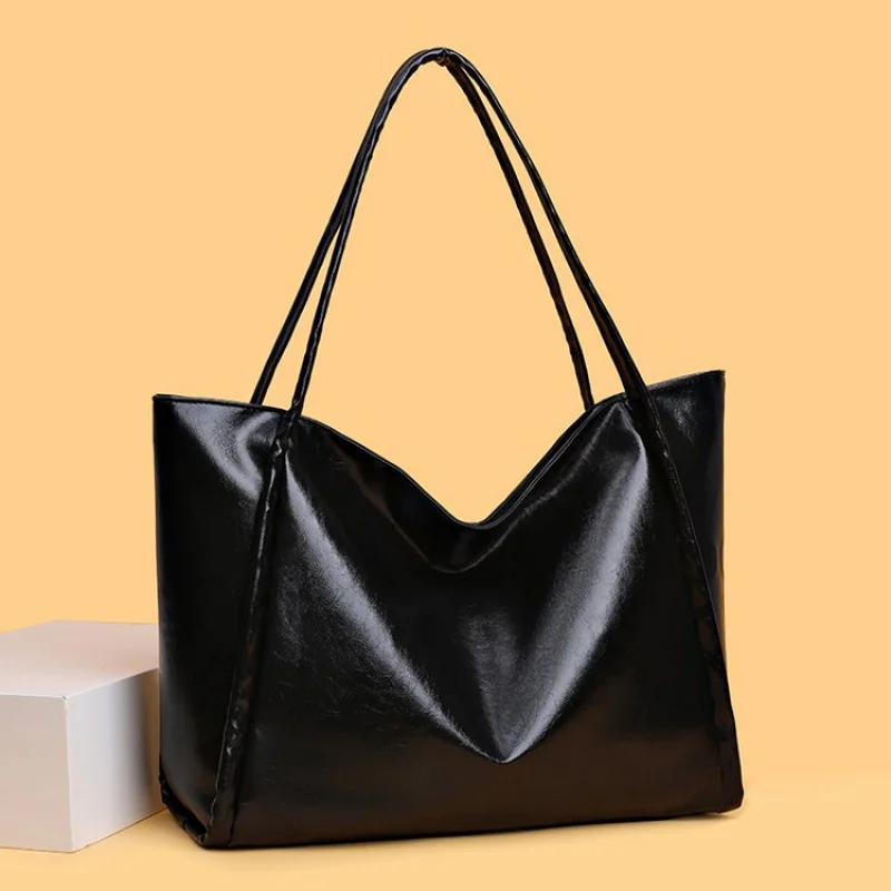 

Premium Women's Crossbody-Bag Crafted From Star-Patterned Leather Boasting Norway Vintage Spacious Soft Daily Look