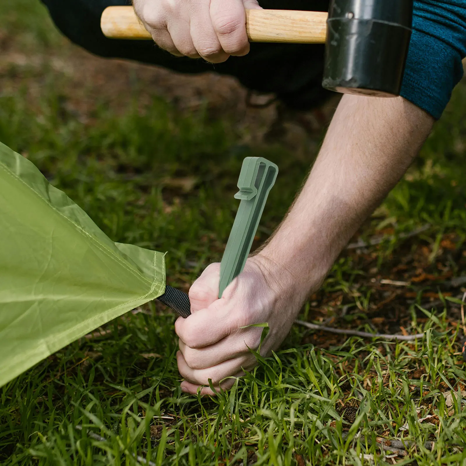 

20 Pcs Lightweight Tent Pegs Plastic Stakes for Outdoor Inflatable Camping Green