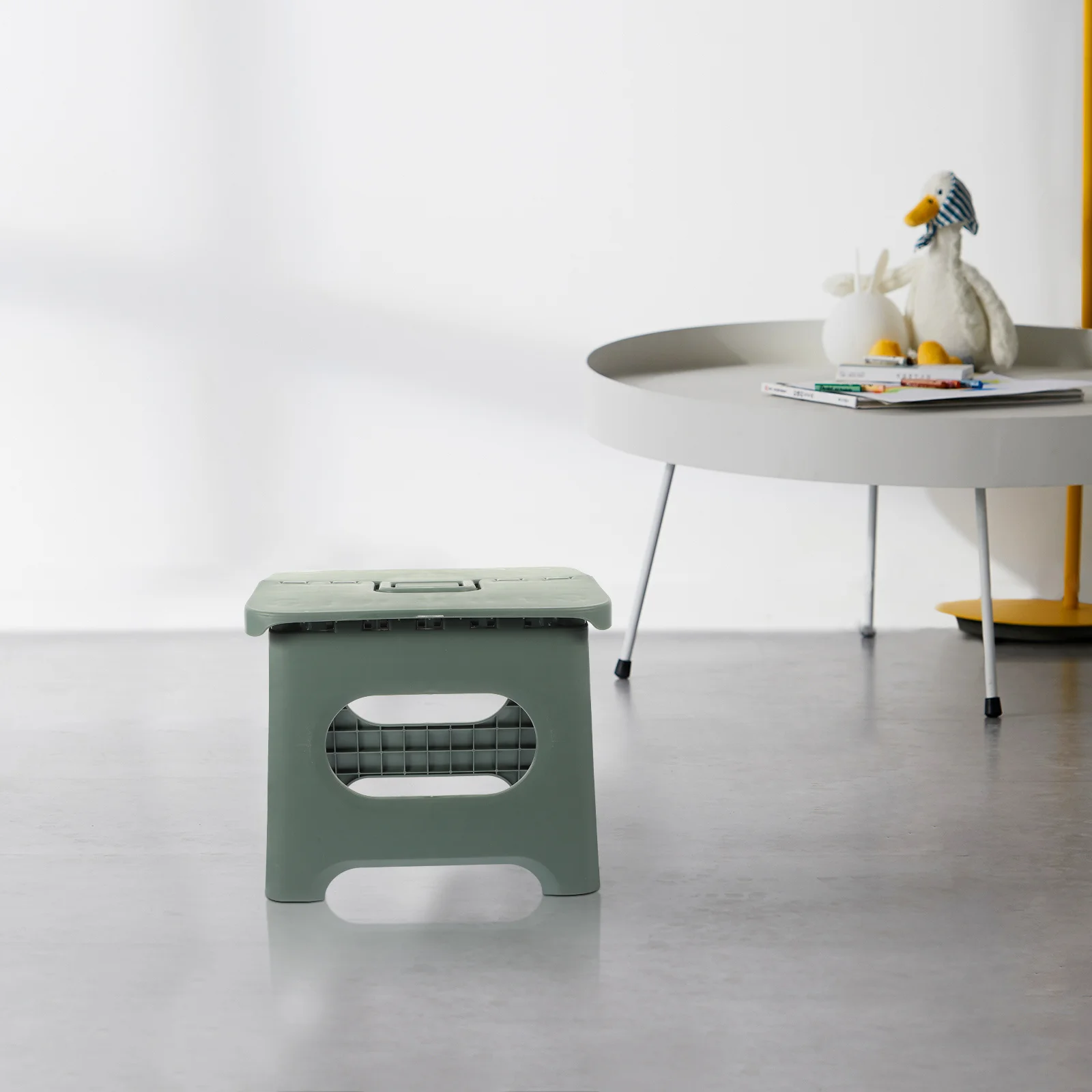 

Plastic Folding Stool with Handle Easy Fold Lightweight Anti-Skid for Garden Hiking Travelling Bathroom Home Office Kids Camping