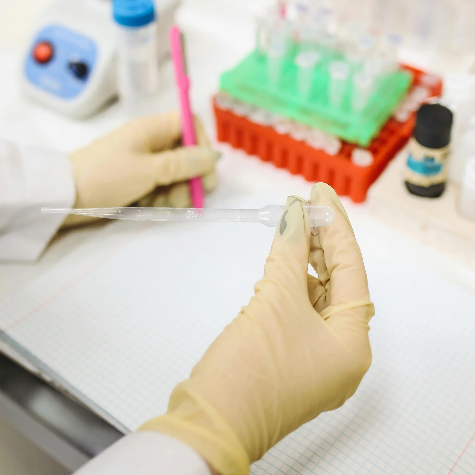 

100Pcs Plastic Clear Droppers Calibrated Pipette for Laboratory Essential Oil Liquid Transfer Measurement Tools