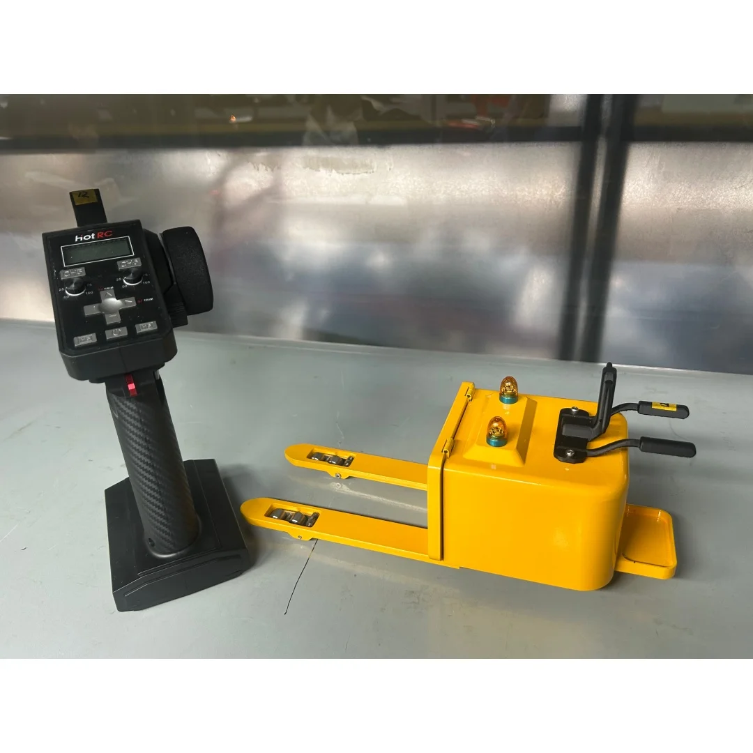 1/14 リモートコントロールリーチフォークリフト、すぐに使える倉庫用RC電動リーチトラックモデルコレクション、警告灯付き