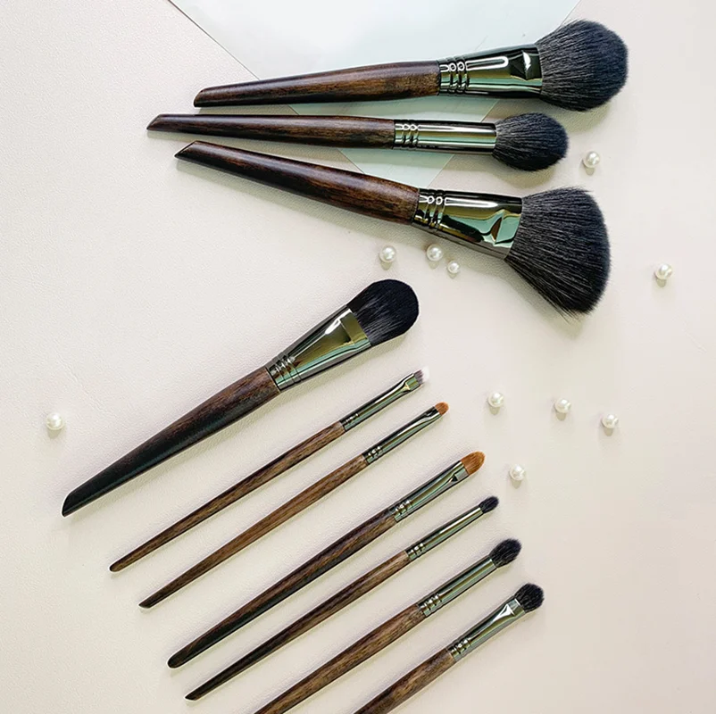 مجموعة فرش مكياج من شعر الماعز مكونة من 10 قطع - مجموعة فرش مستحضرات تجميل احترافية محمولة من الخشب الطبيعي لظلال العيون وأحمر الخدود وبودرة الوجه