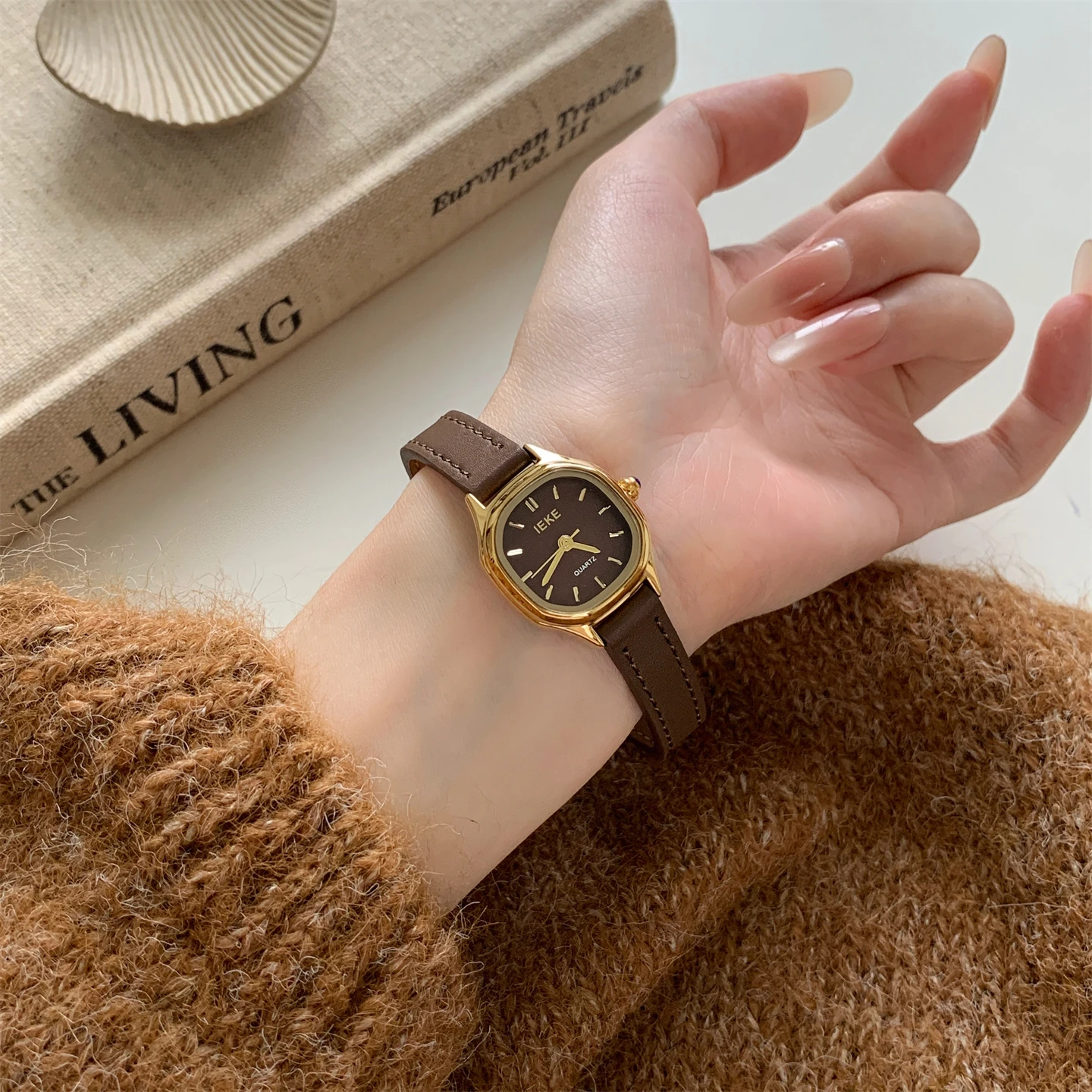 Mid ancient style slim strap watch for women, classic and versatile temperament, fashionable and niche design wrist watch