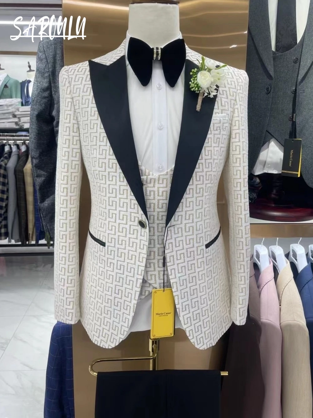 

Hot Sale Charming Men's Suit Elegant Peak Lapel Handsome Customized Groom Wear Luxurious Jacket Vest Pants Party Set In Stock