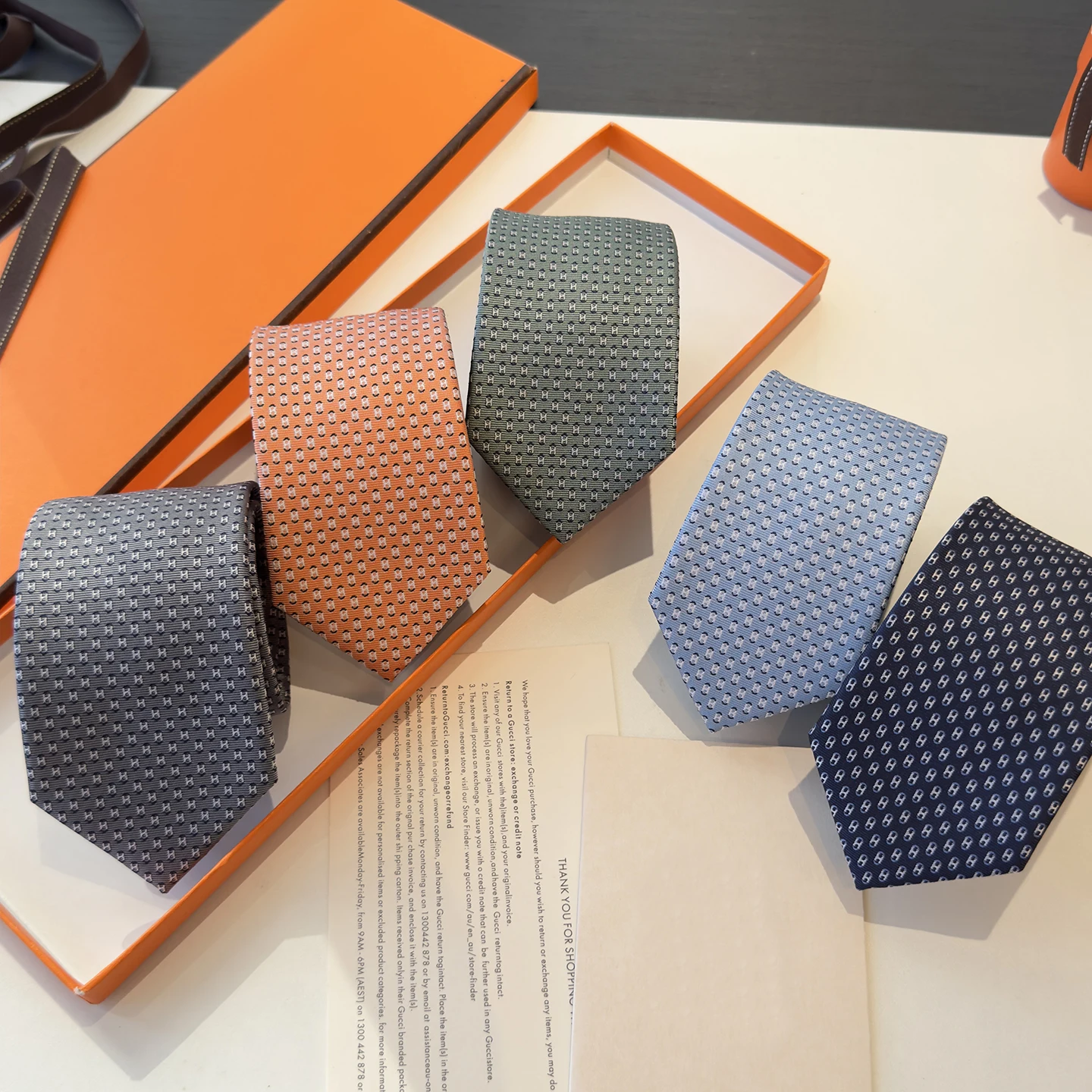 cravate-en-soie-faite-a-la-main-pour-homme-style-business-forme-de-fleche-polyvalente-formelle-haut-de-gamme-sensation-de-luxe-coffret-cadeau-coupe-slim-vintage-decontractee-style-universitaire