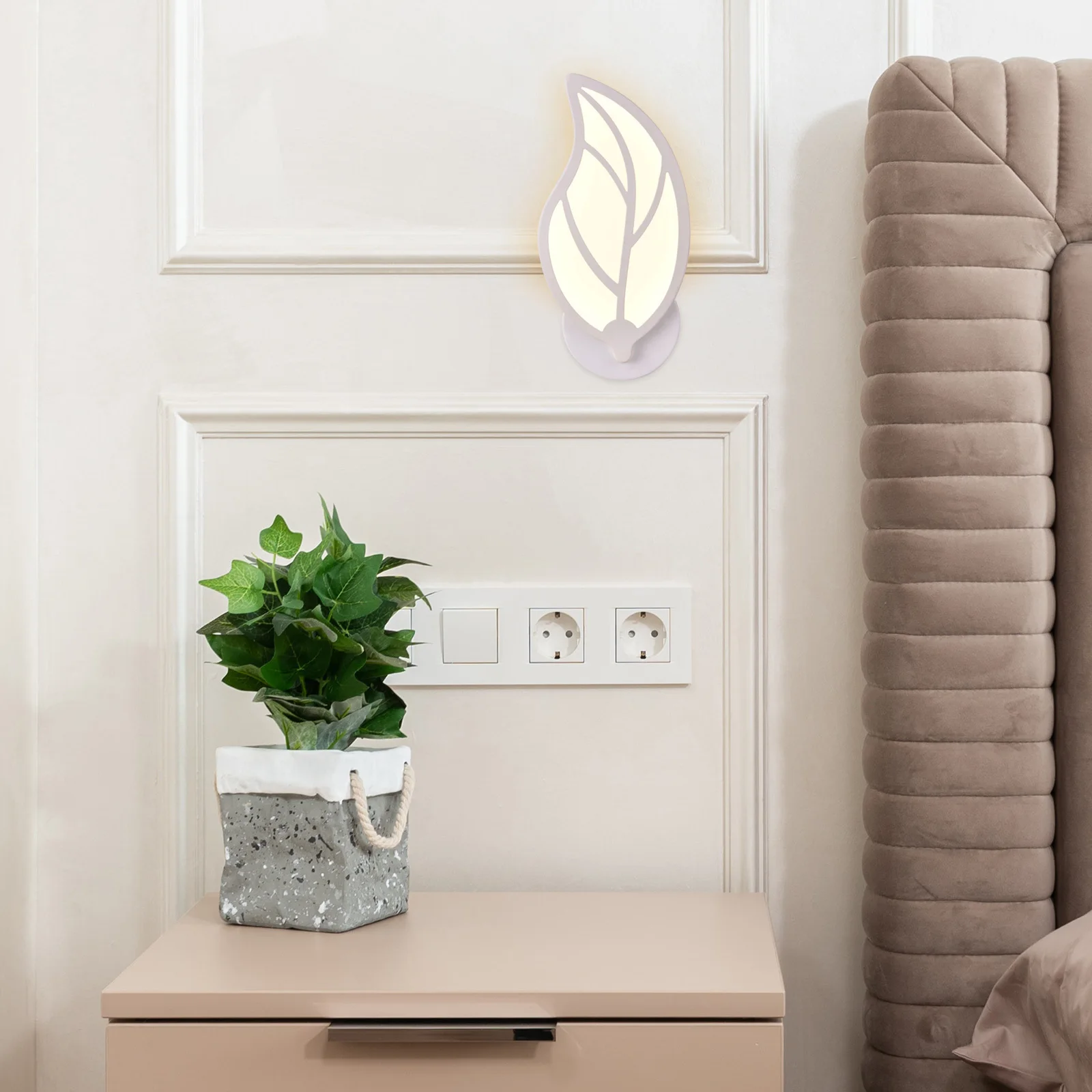 

1Pcs Wall-Mounted Lamp Simple Design Leaf Shaped Durable LED Light for Indoor Bedside Use Wall Lamp Bedside Light