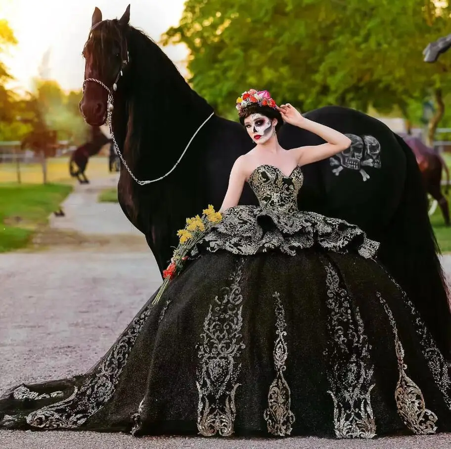 Блестящее винтажное черное платье Quinceanera, мексиканское милое платье с блестками и аппликацией в виде сердечка на шнуровке на день рождения 16, Vestidos De 15