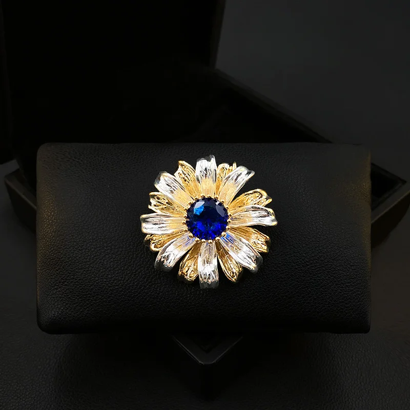 

Unique Sun Flower Brooch Women's Exquisite Crystal Daisy Suit Neckline Collar Pin Ornament Blue Jewelry Clothes Accessories 5723